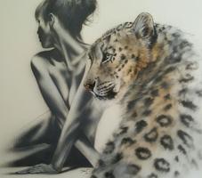 Frau und Leopard